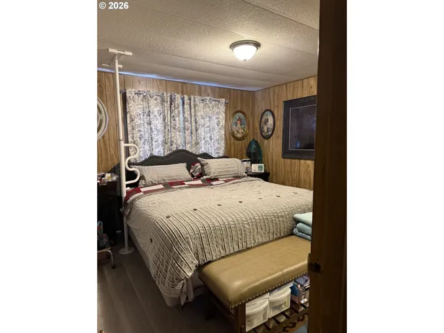 Bedroom, Primary