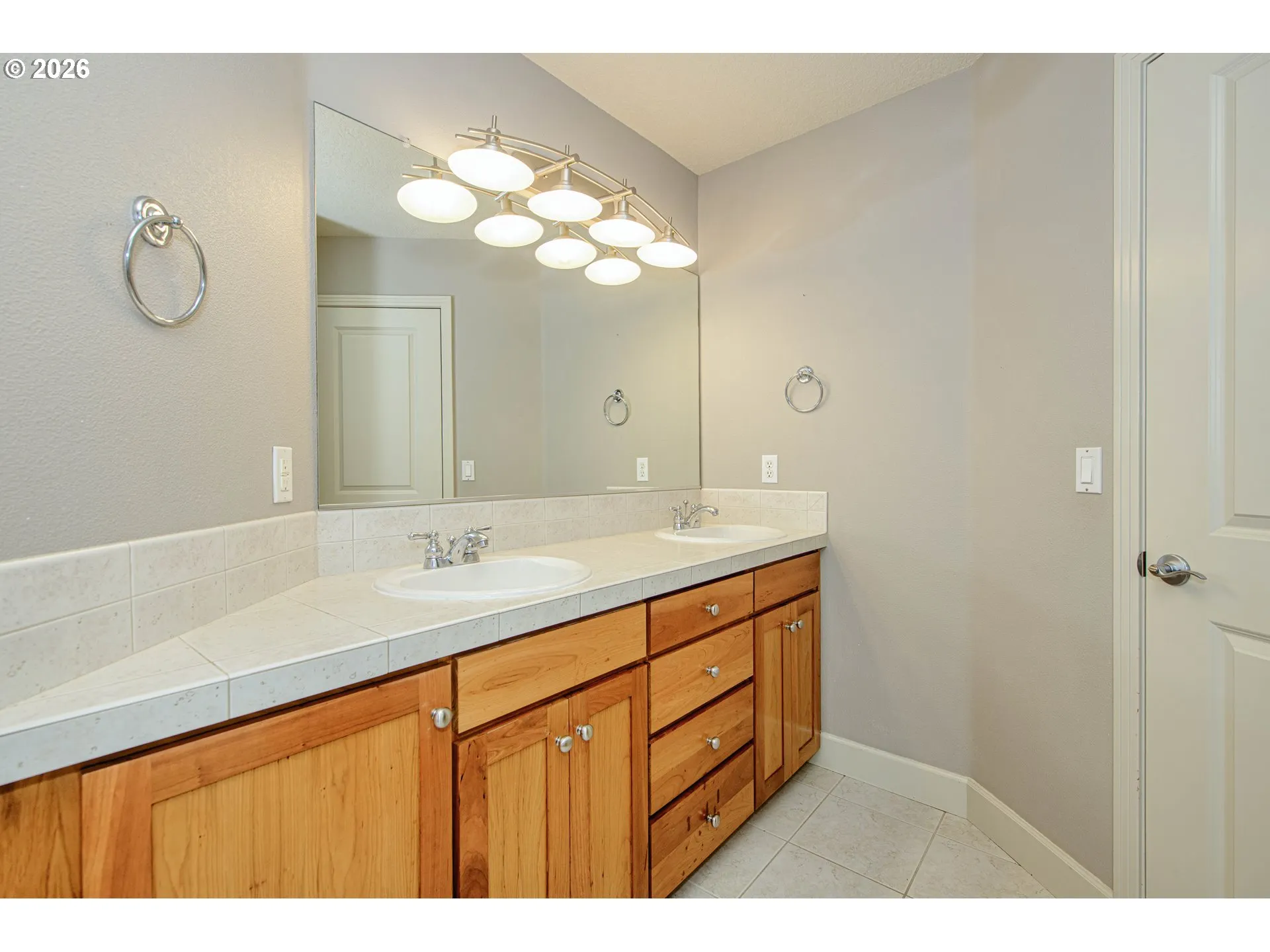 Bathroom-Upper