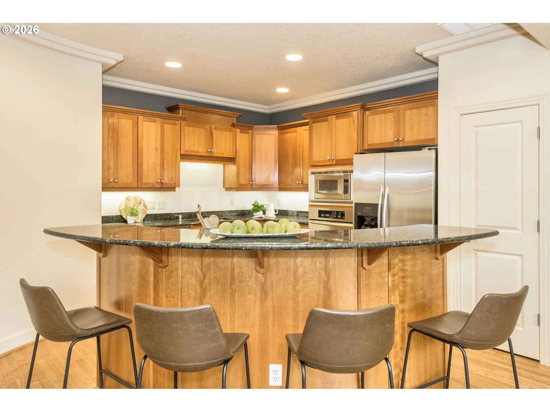 Kitchen-Breakfast Bar