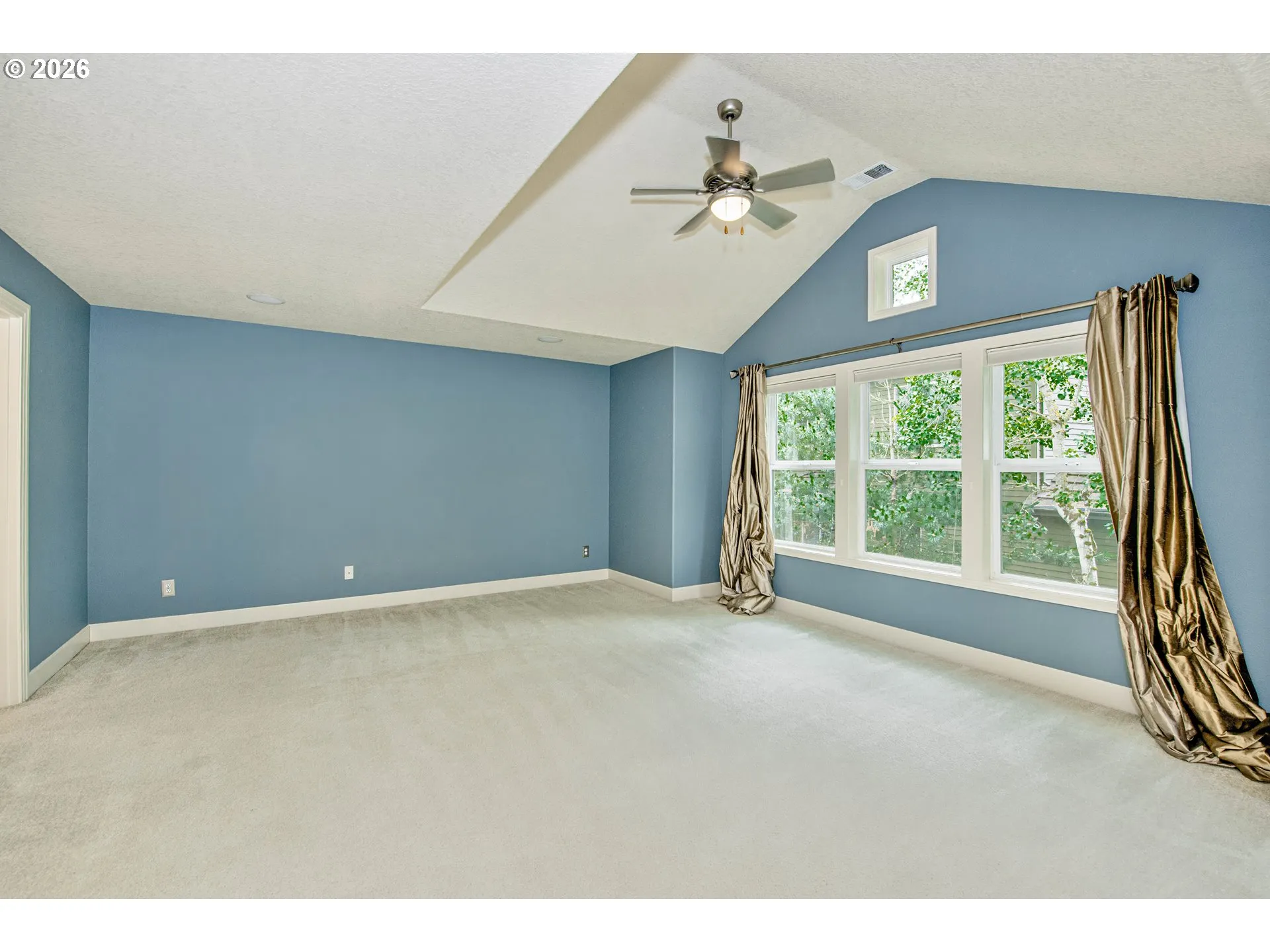 Bedroom, Owner's Suite-Vaulted Ceilings