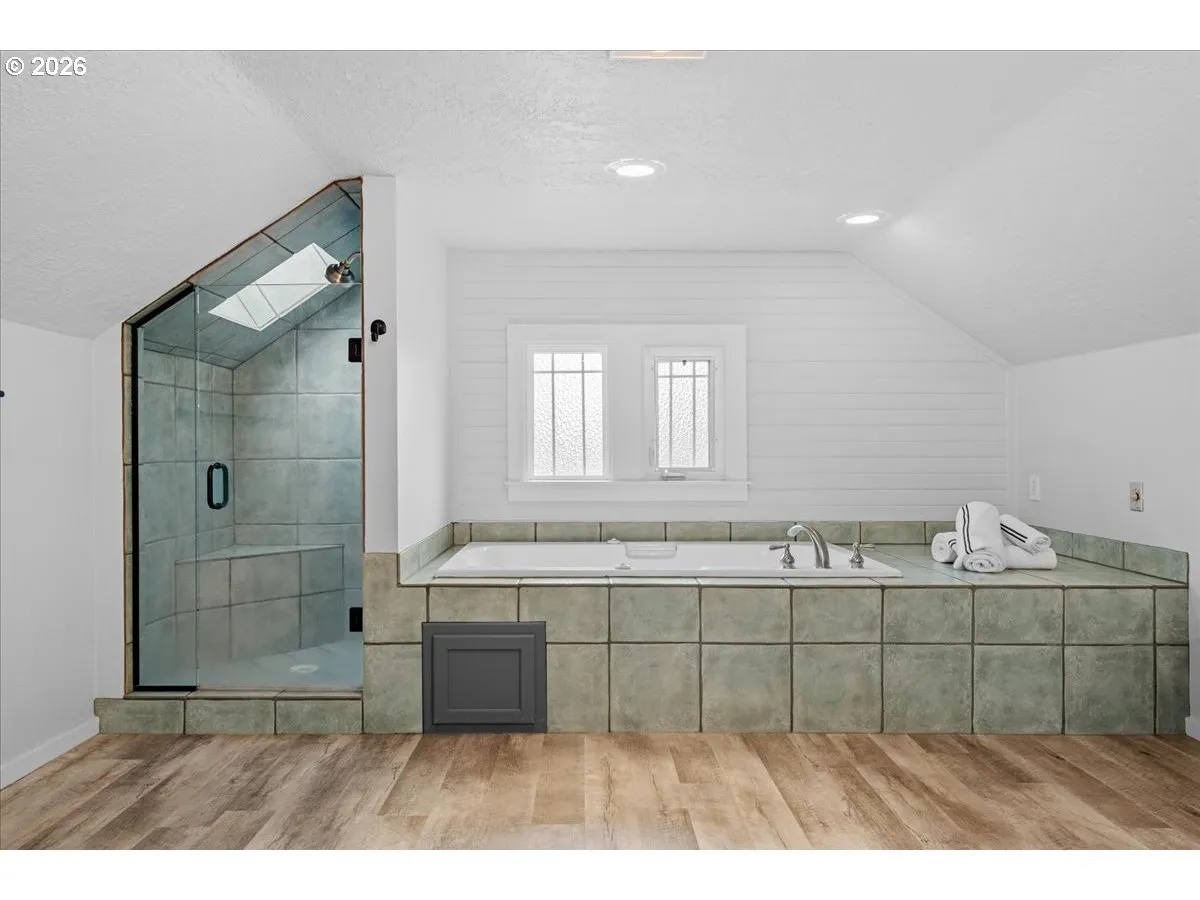 En Suite Bathroom-Upper