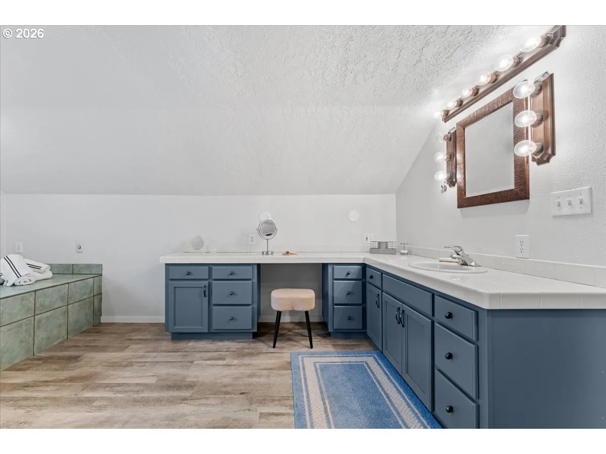 En Suite Bathroom-Upper
