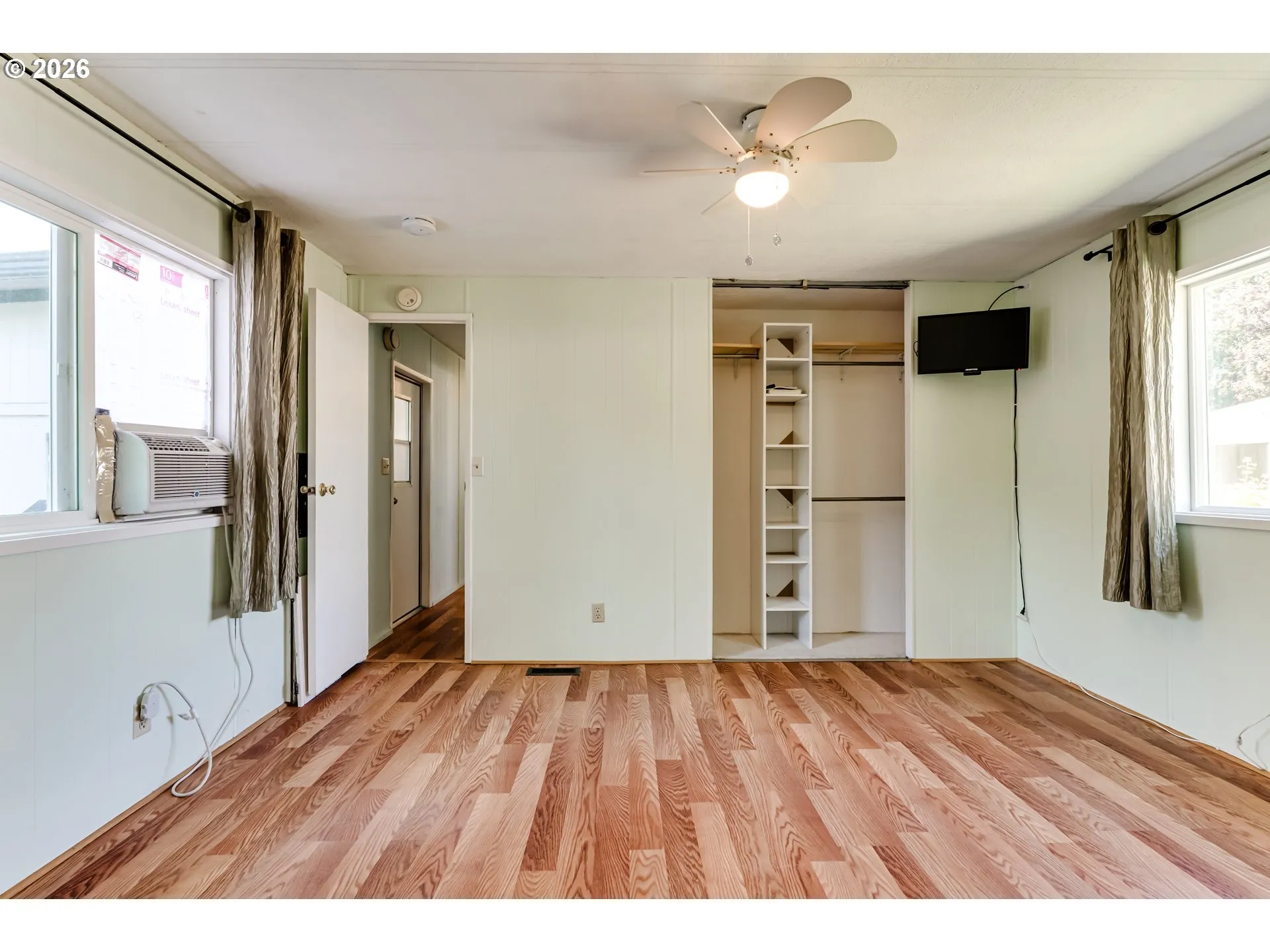 Bedroom, Primary