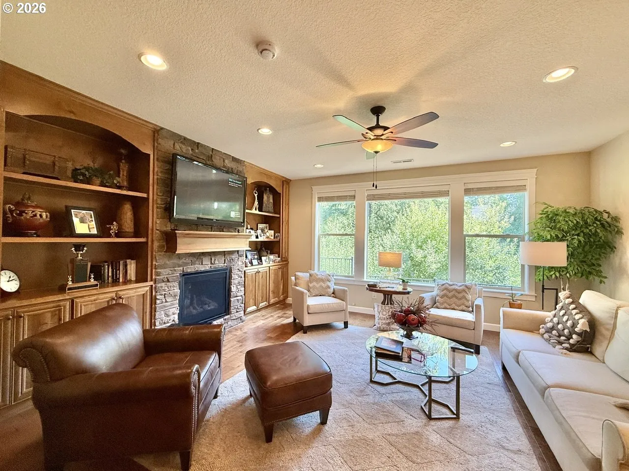 Living Room-Built-In Shelving