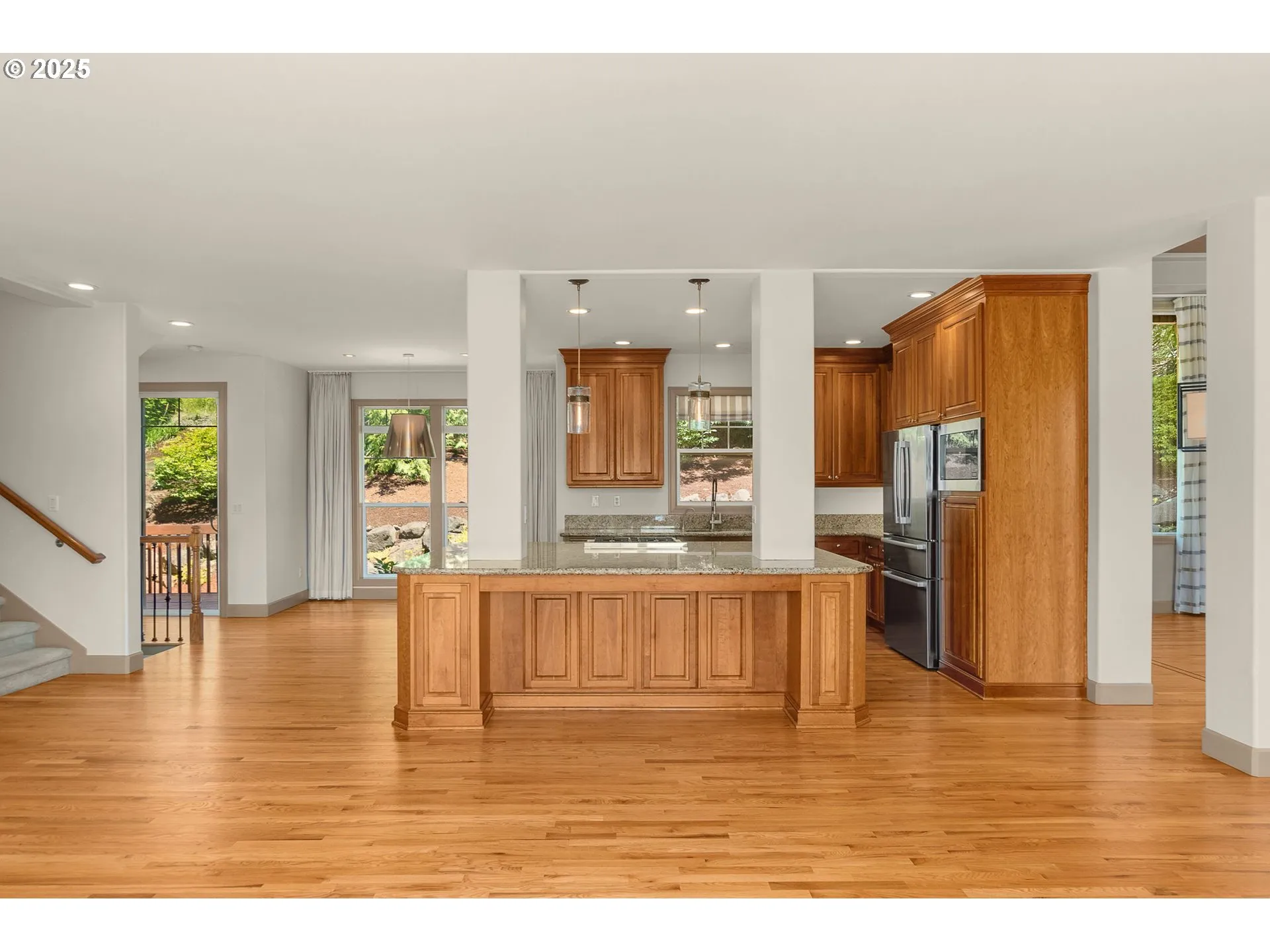 Kitchen-Breakfast Bar