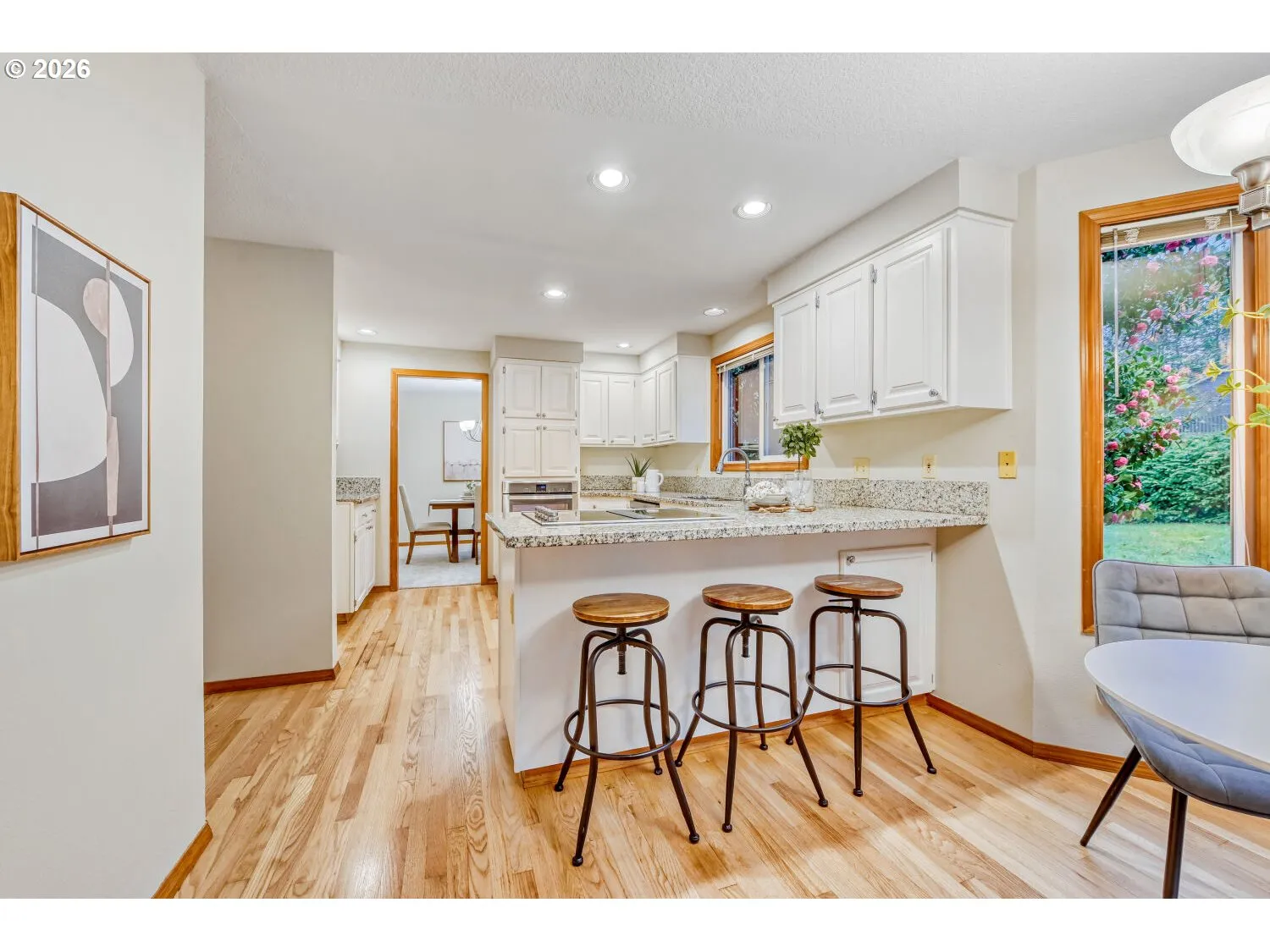 Kitchen-Breakfast Bar