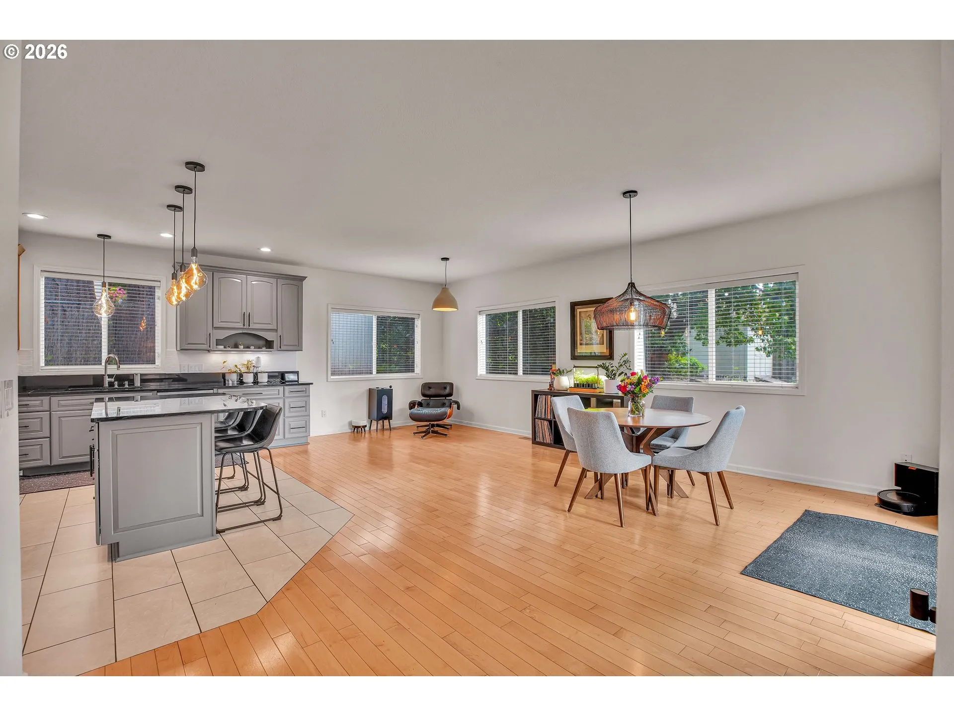 Kitchen/Dining Room-Island