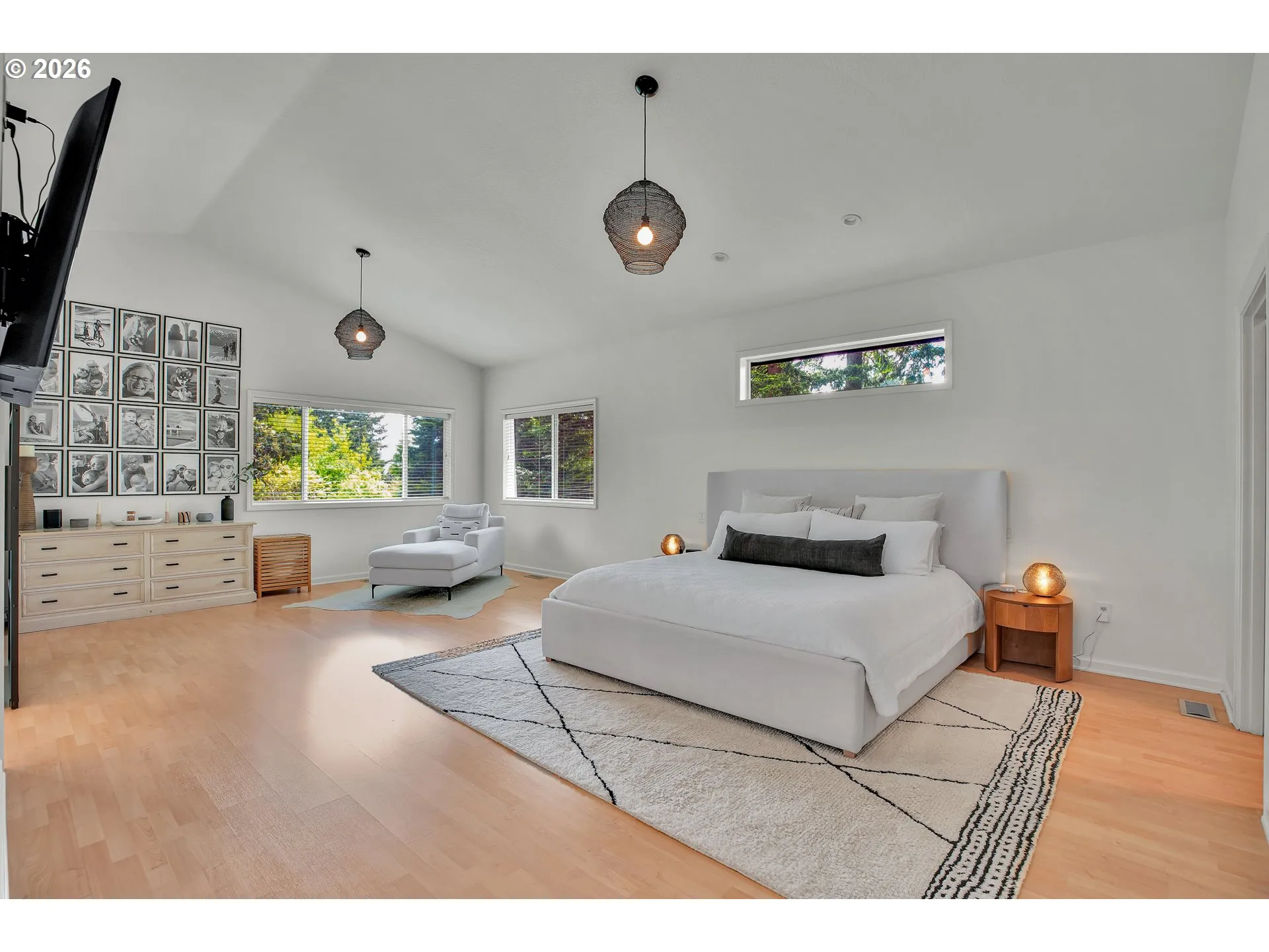 Bedroom, Owner's Suite-Vaulted Ceilings