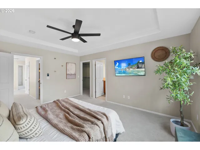 Bedroom, Owner's Suite-Vaulted Ceilings