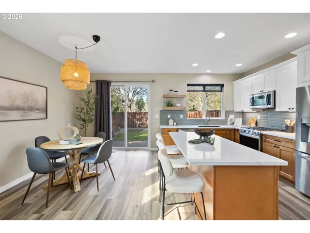 Kitchen/Dining Room-Island