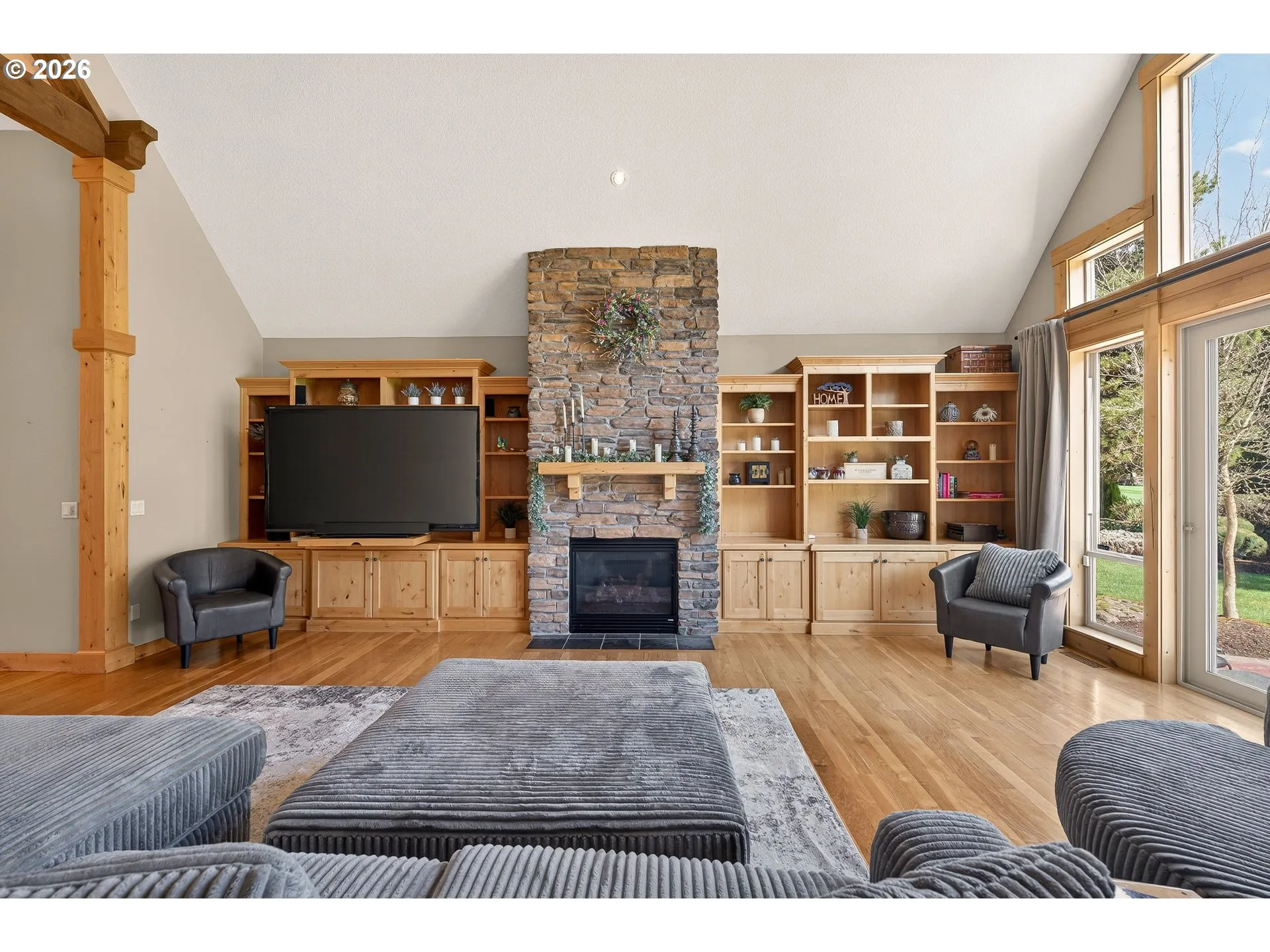 Living Room-Fireplace