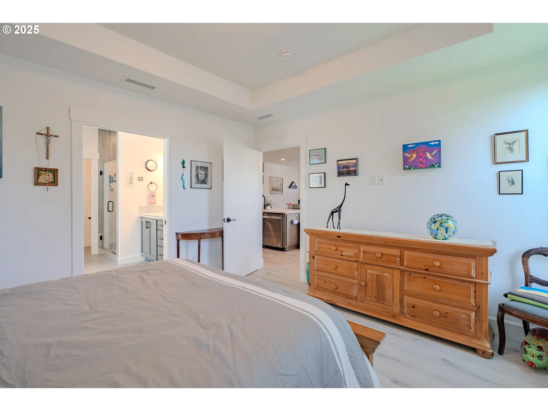 Bedroom, Primary