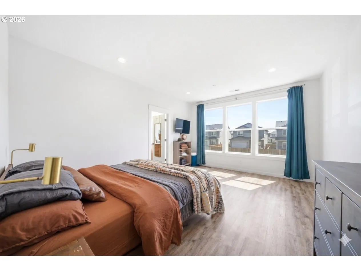 Bedroom, Primary