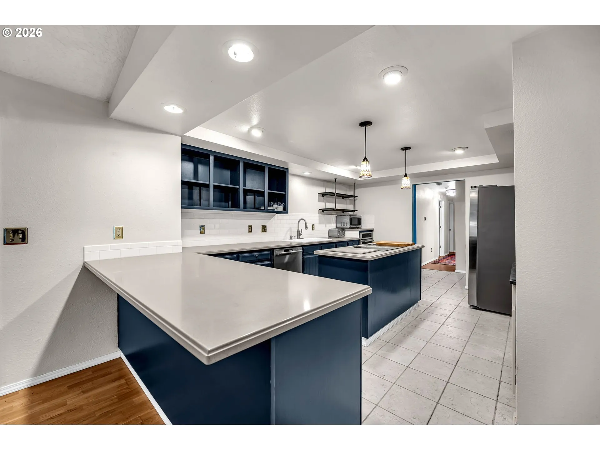 Kitchen-Breakfast Bar