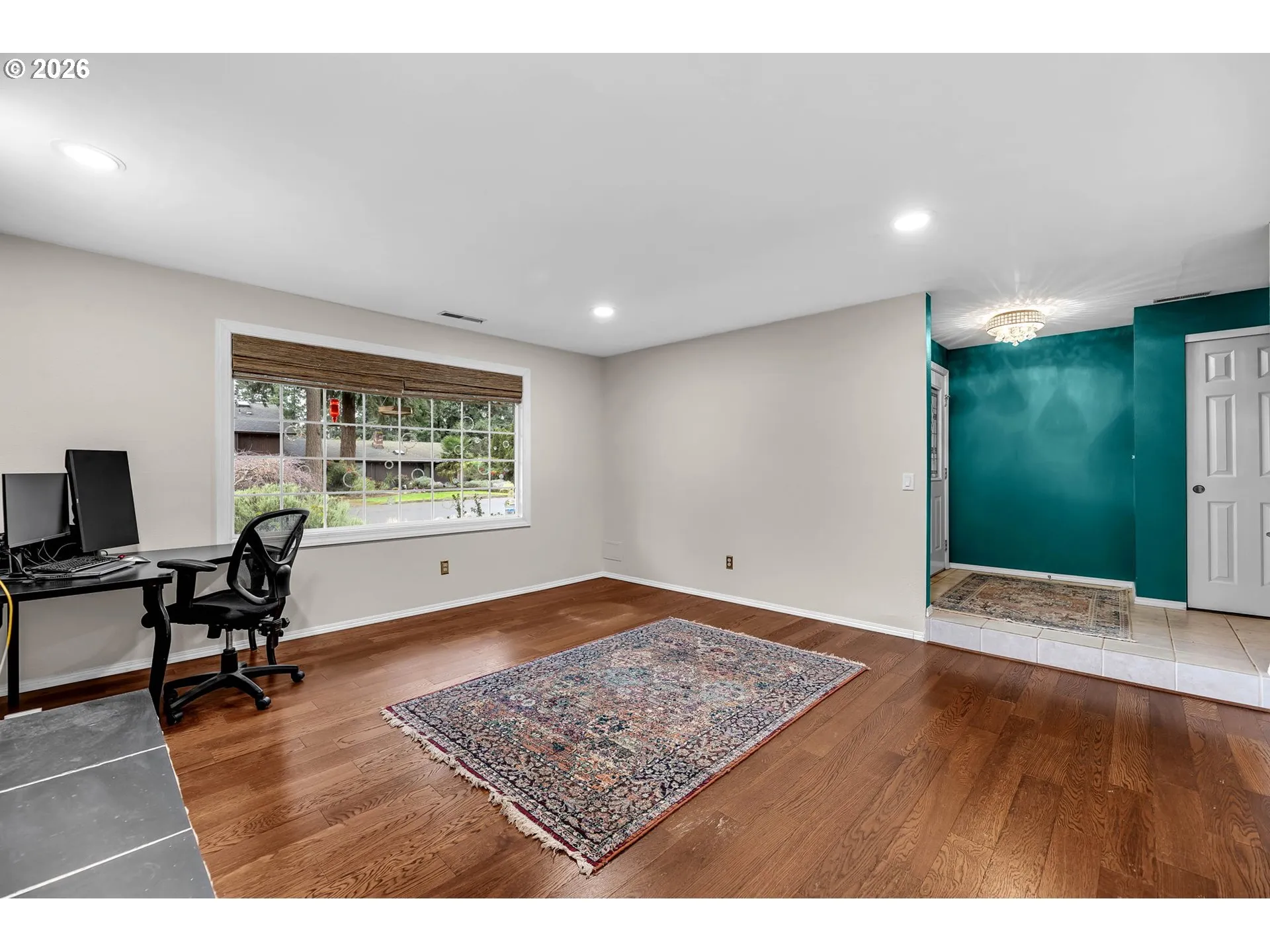 Living Room/Entrance