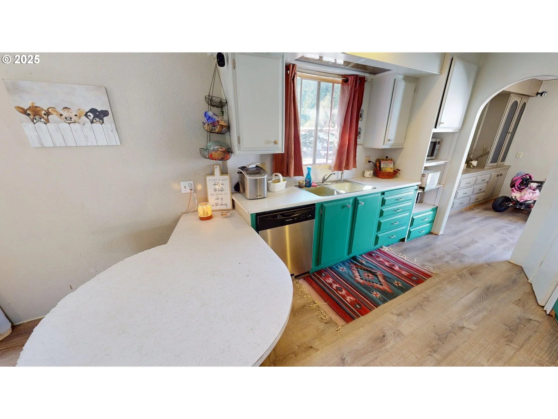 Kitchen-Breakfast Bar