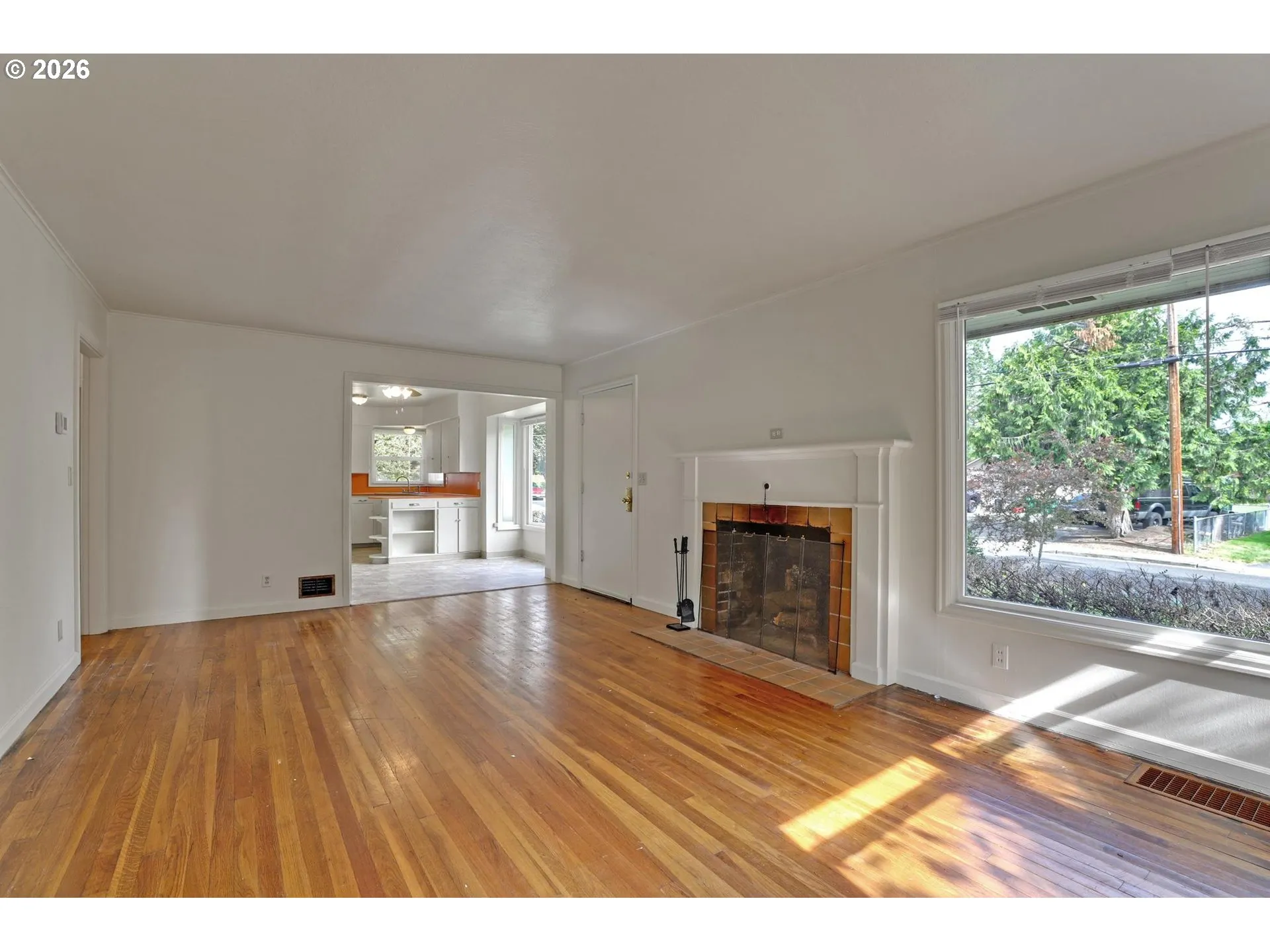 Living Room-Wide Angle/Fisheye
