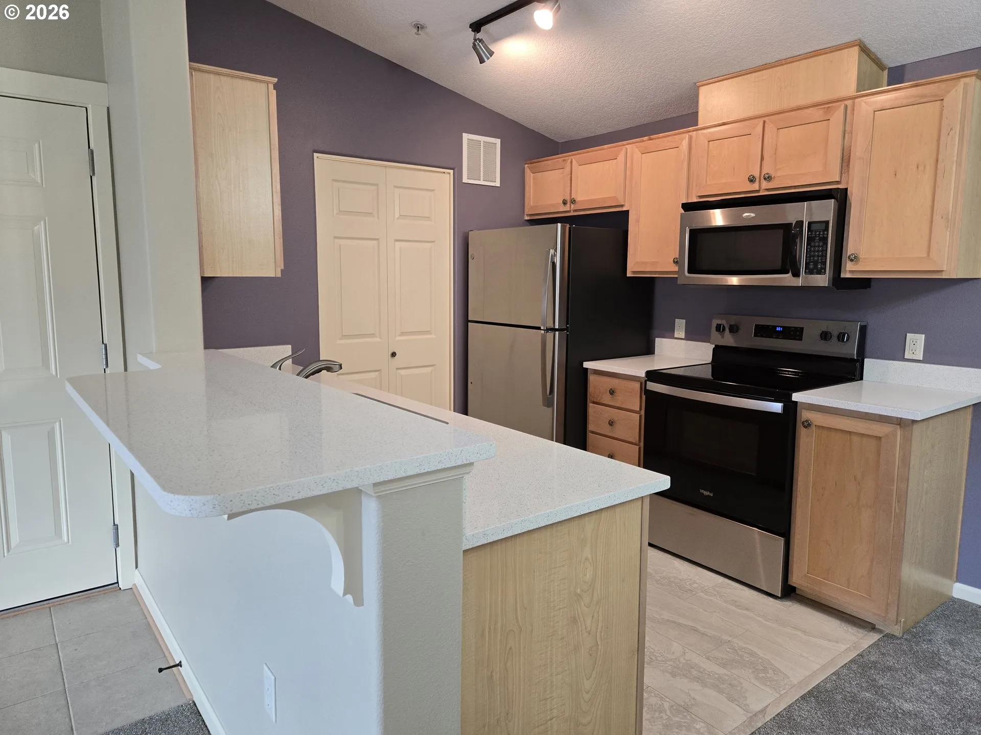 Kitchen-Breakfast Bar