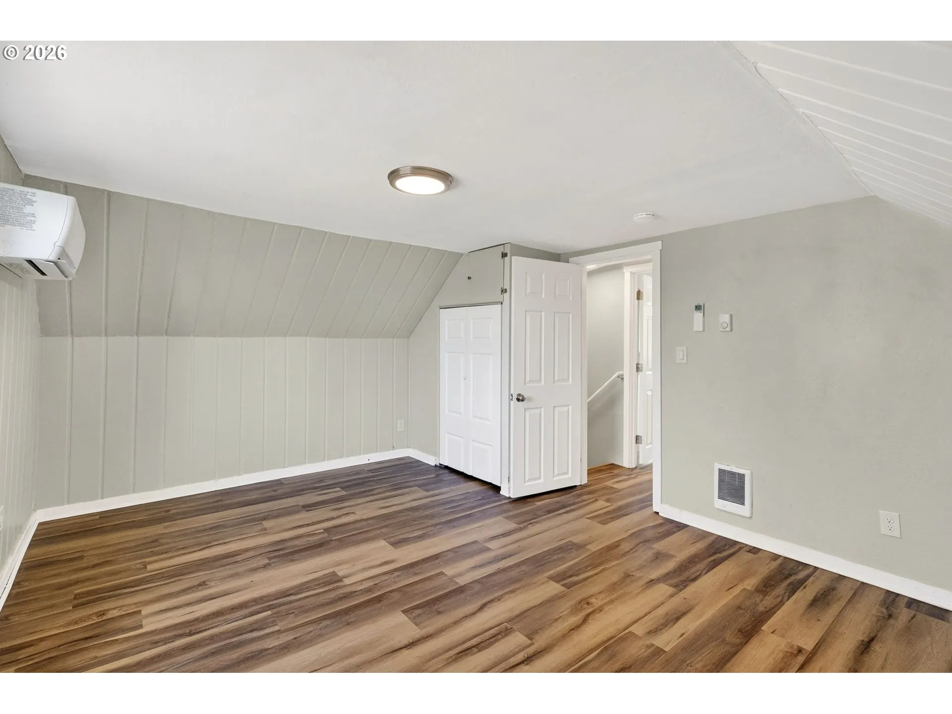 Bedroom, Primary-Upper