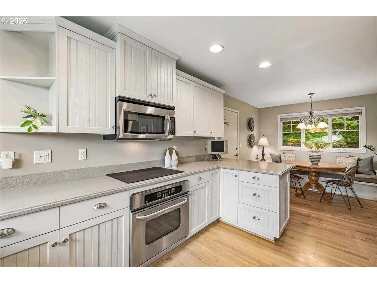 Kitchen-Eating Area