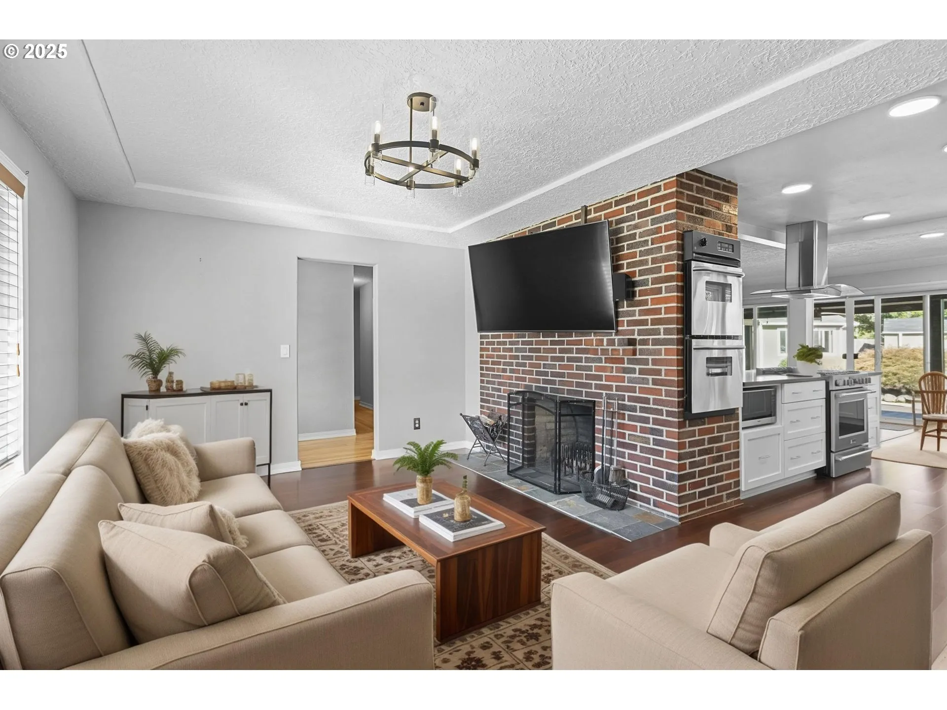 Living Room-Fireplace