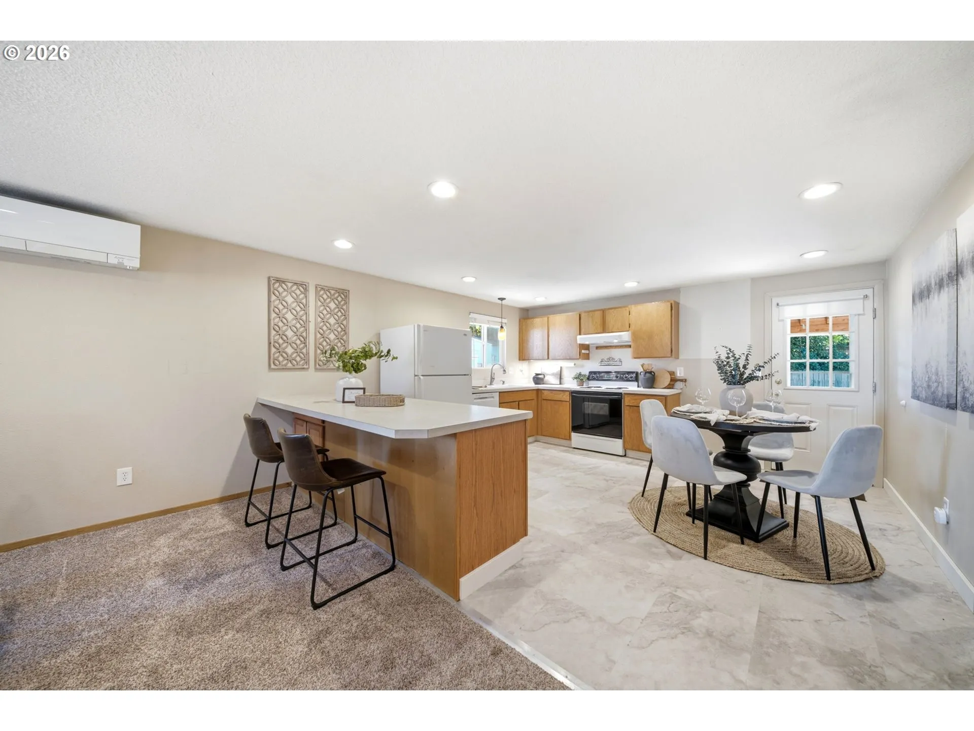Kitchen-Eating Area