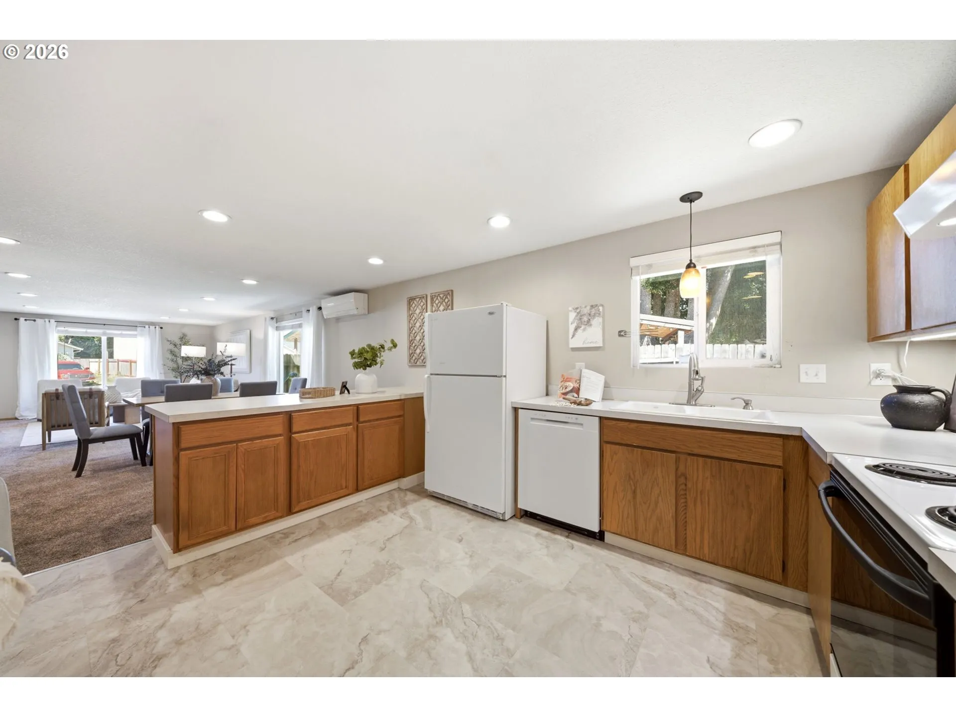Kitchen-Breakfast Bar