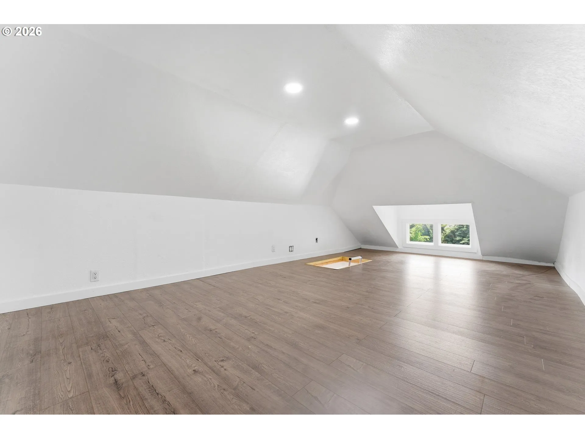Bonus Room-Upper