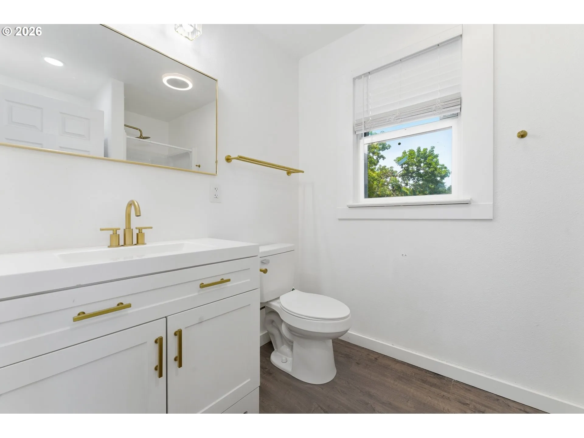Bathroom-Upper