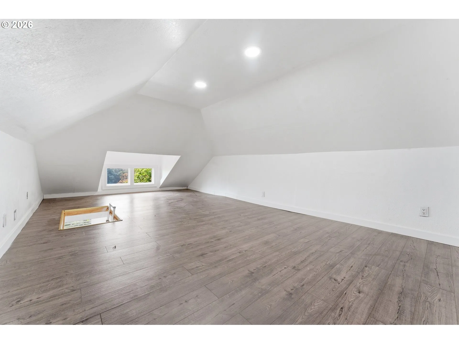 Bonus Room-Upper