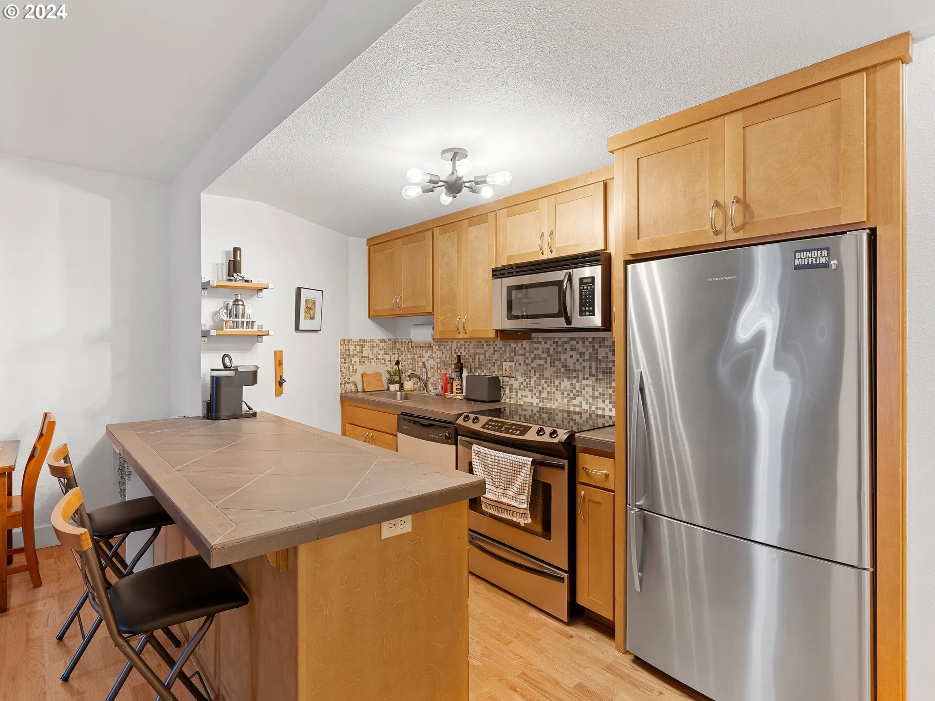Kitchen-Breakfast Bar