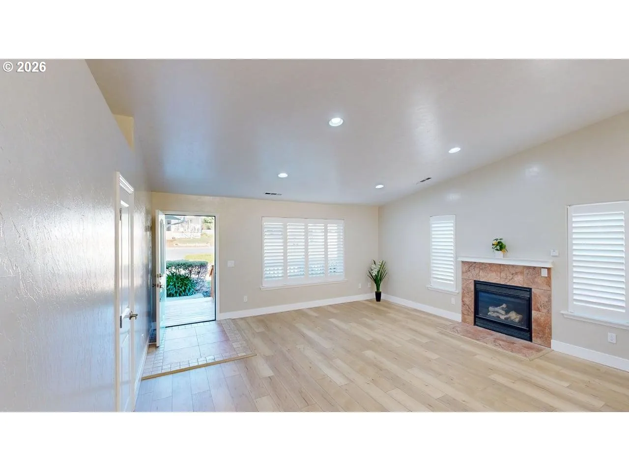 Living Room-Fireplace