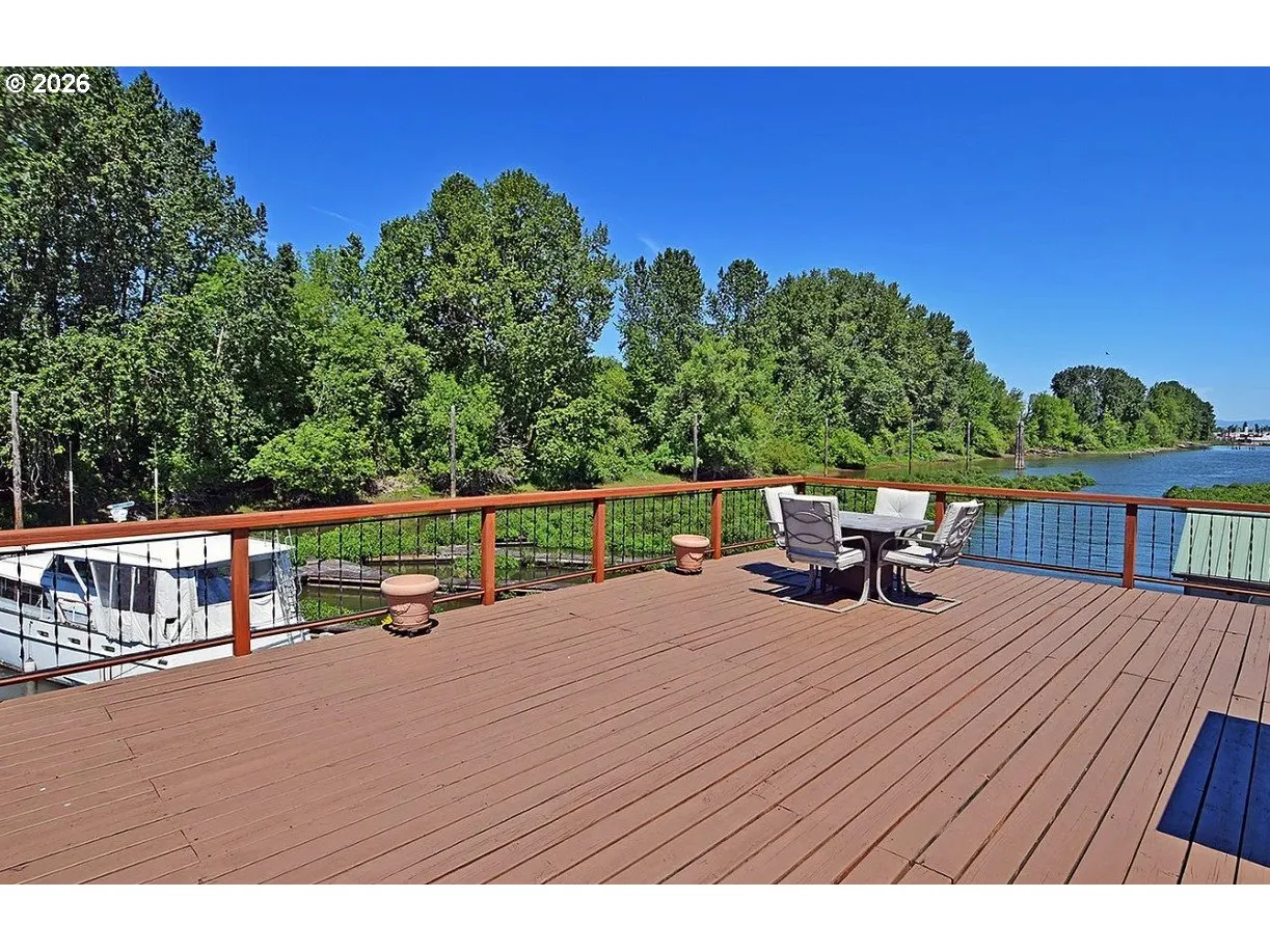 Deck-Upper