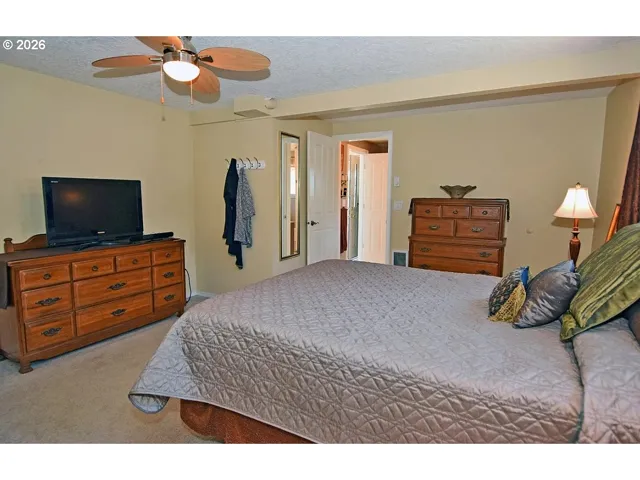 Primary Bedroom-Lower