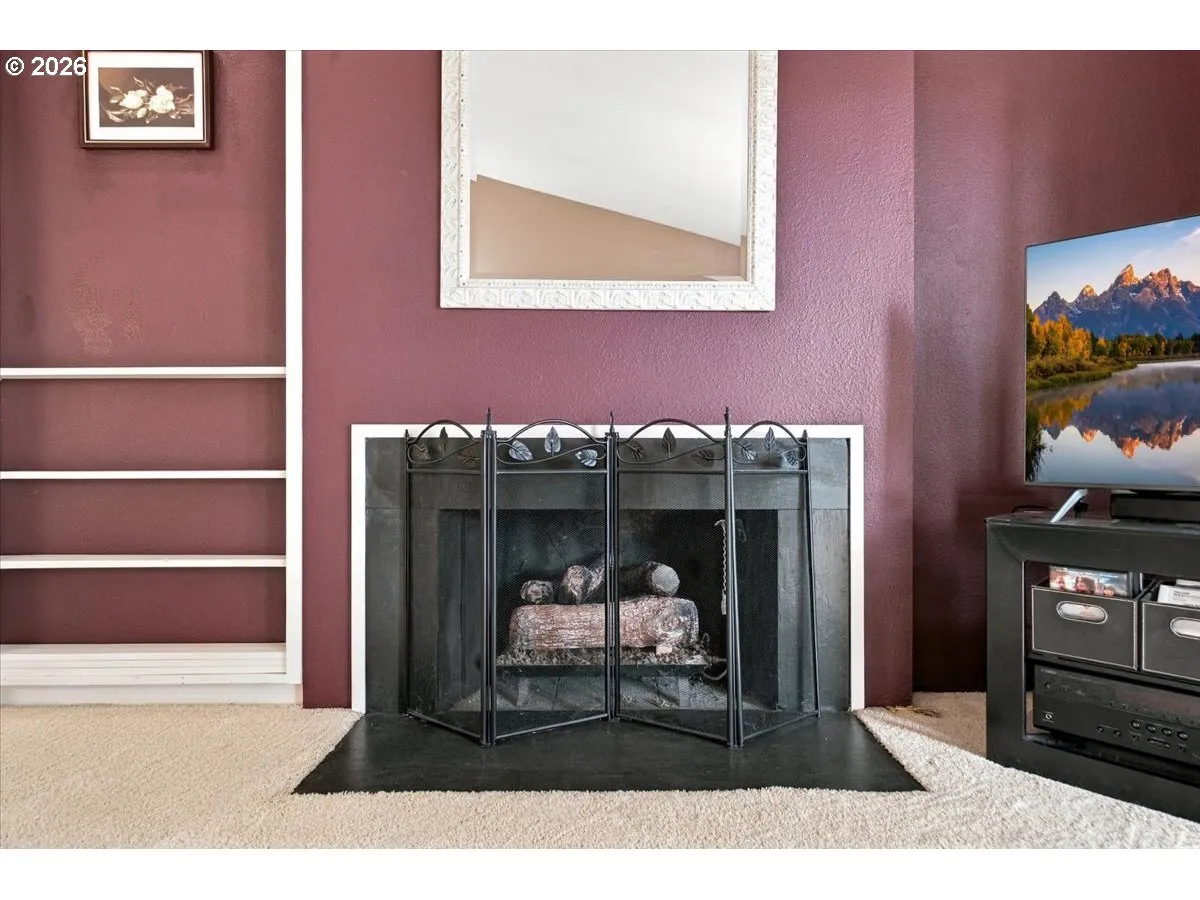 Living Room-Fireplace