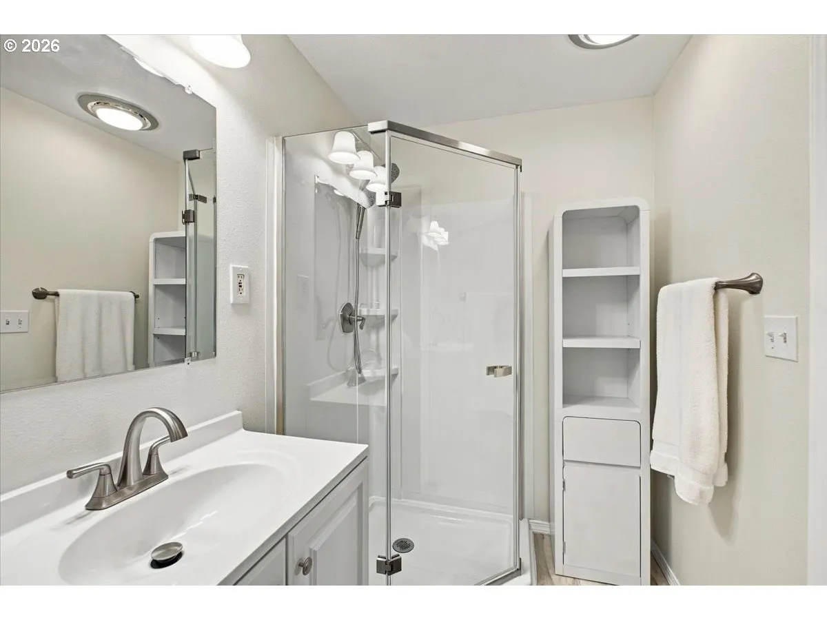 Bathroom-Walk in Shower