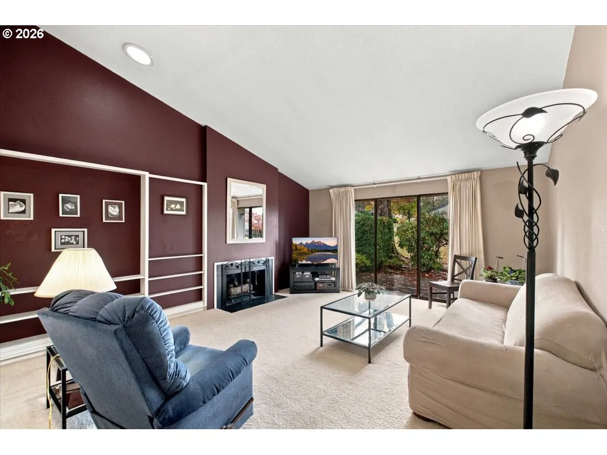 Living Room-Vaulted Ceilings