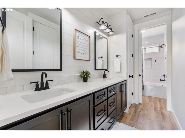 Bathroom-Upper