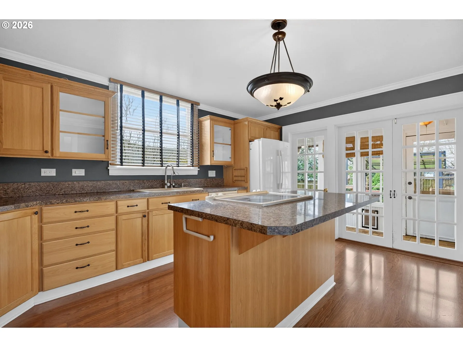 Kitchen-Breakfast Bar