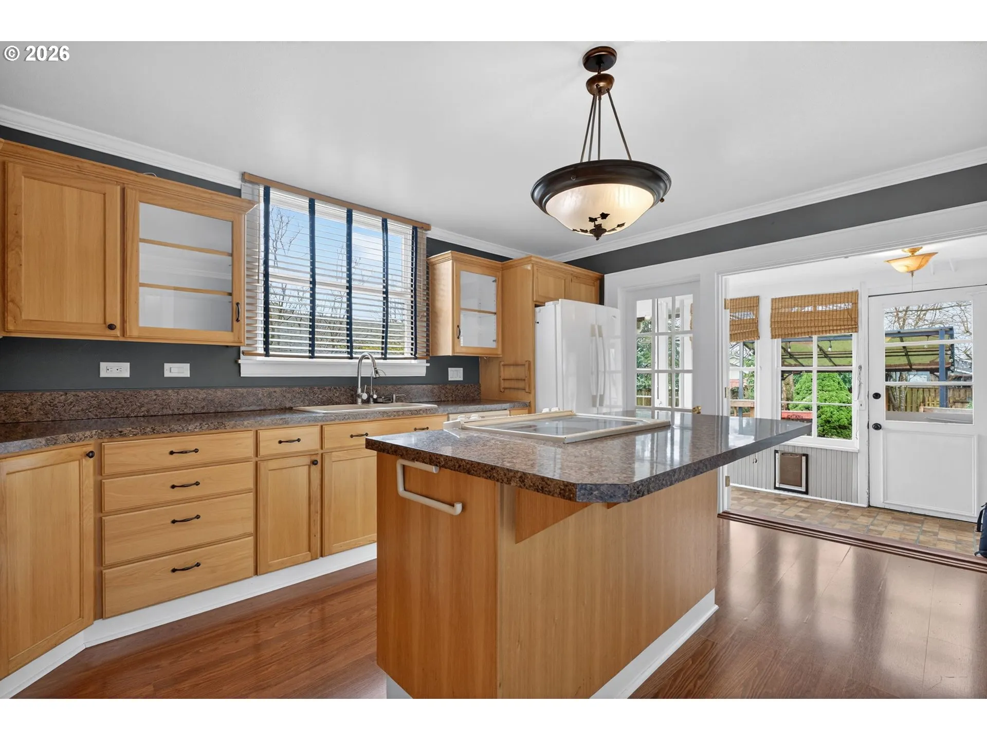 Kitchen-Breakfast Bar