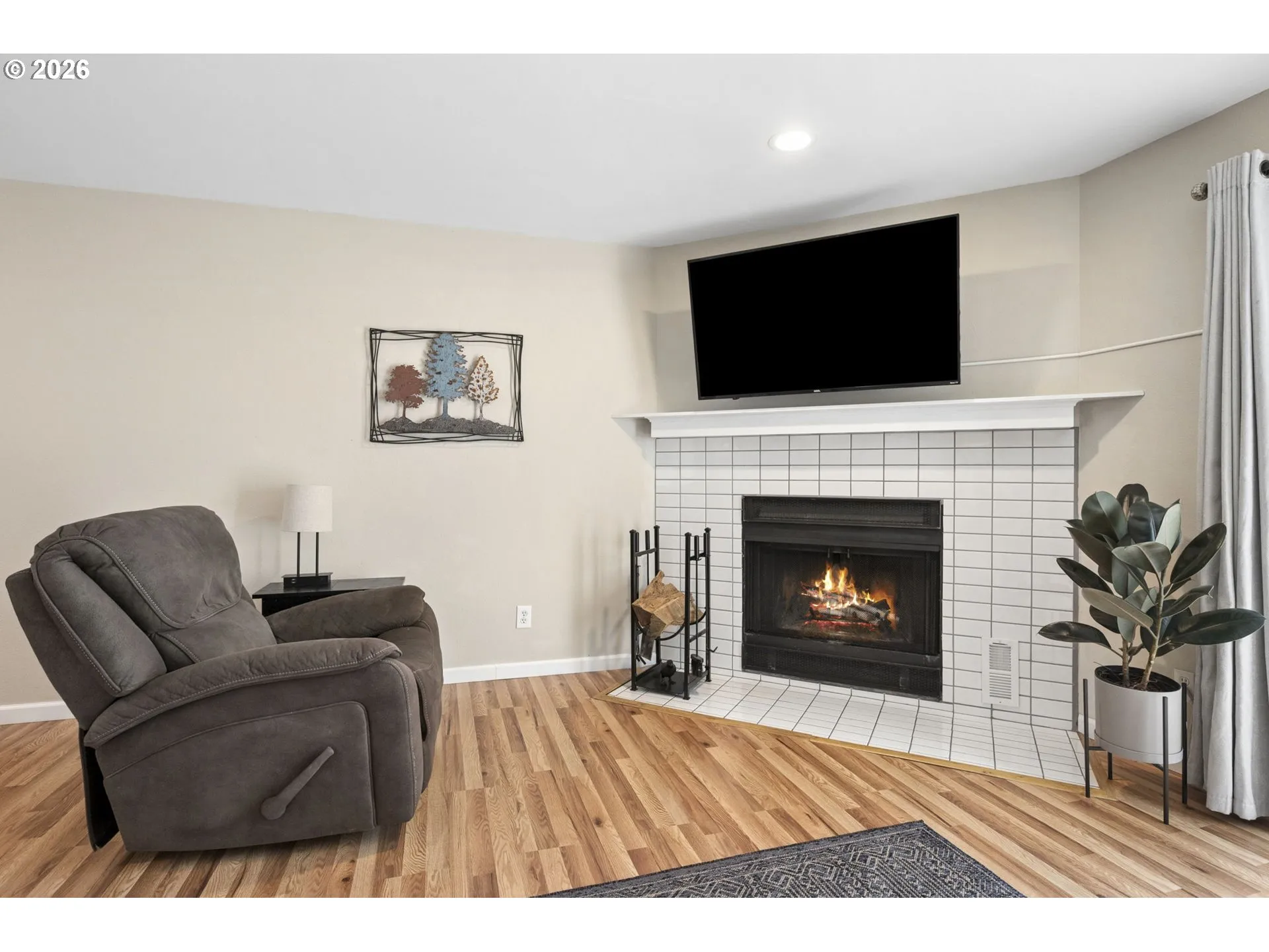 Living Room-Fireplace