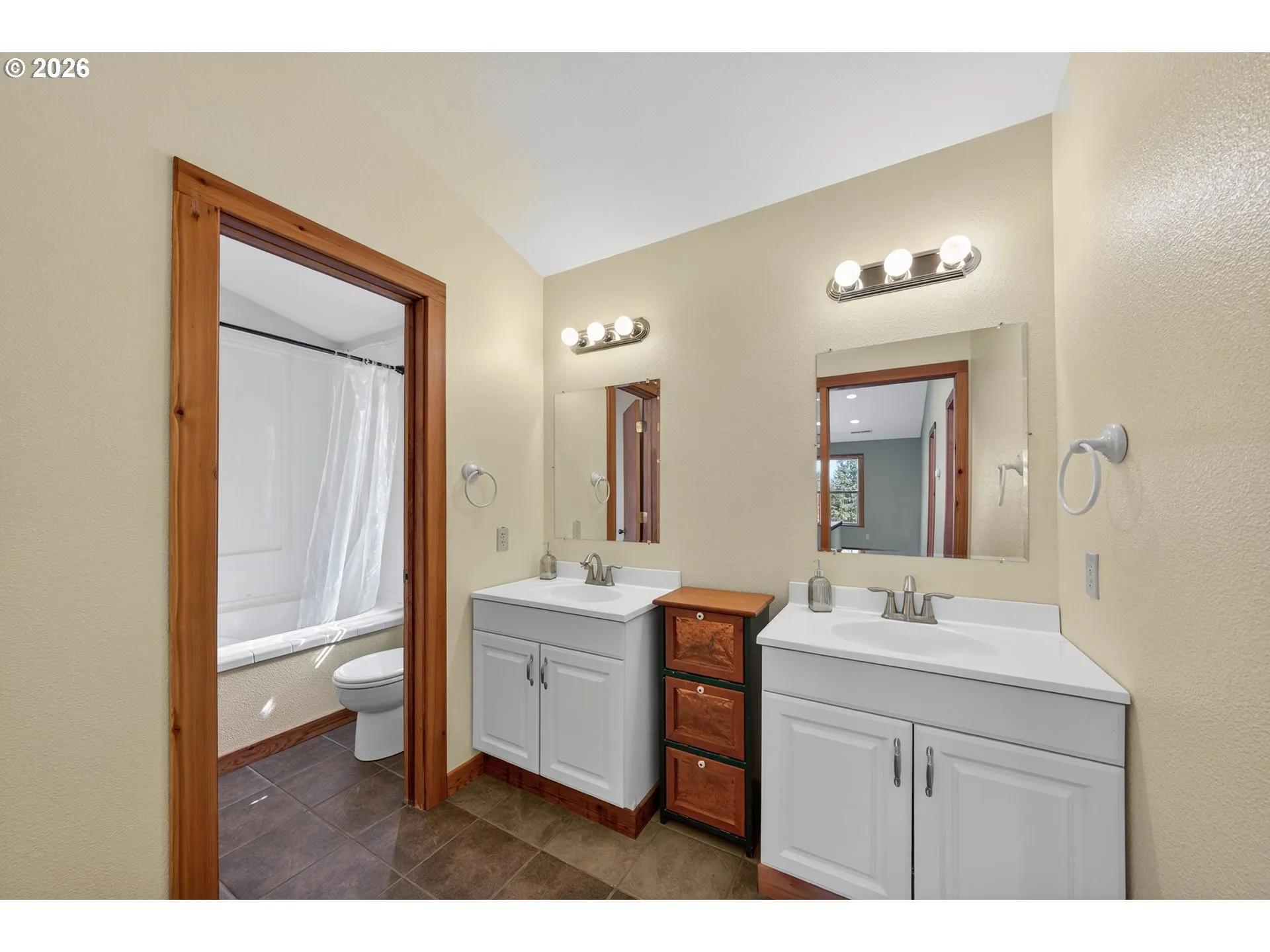 Bathroom-Upper