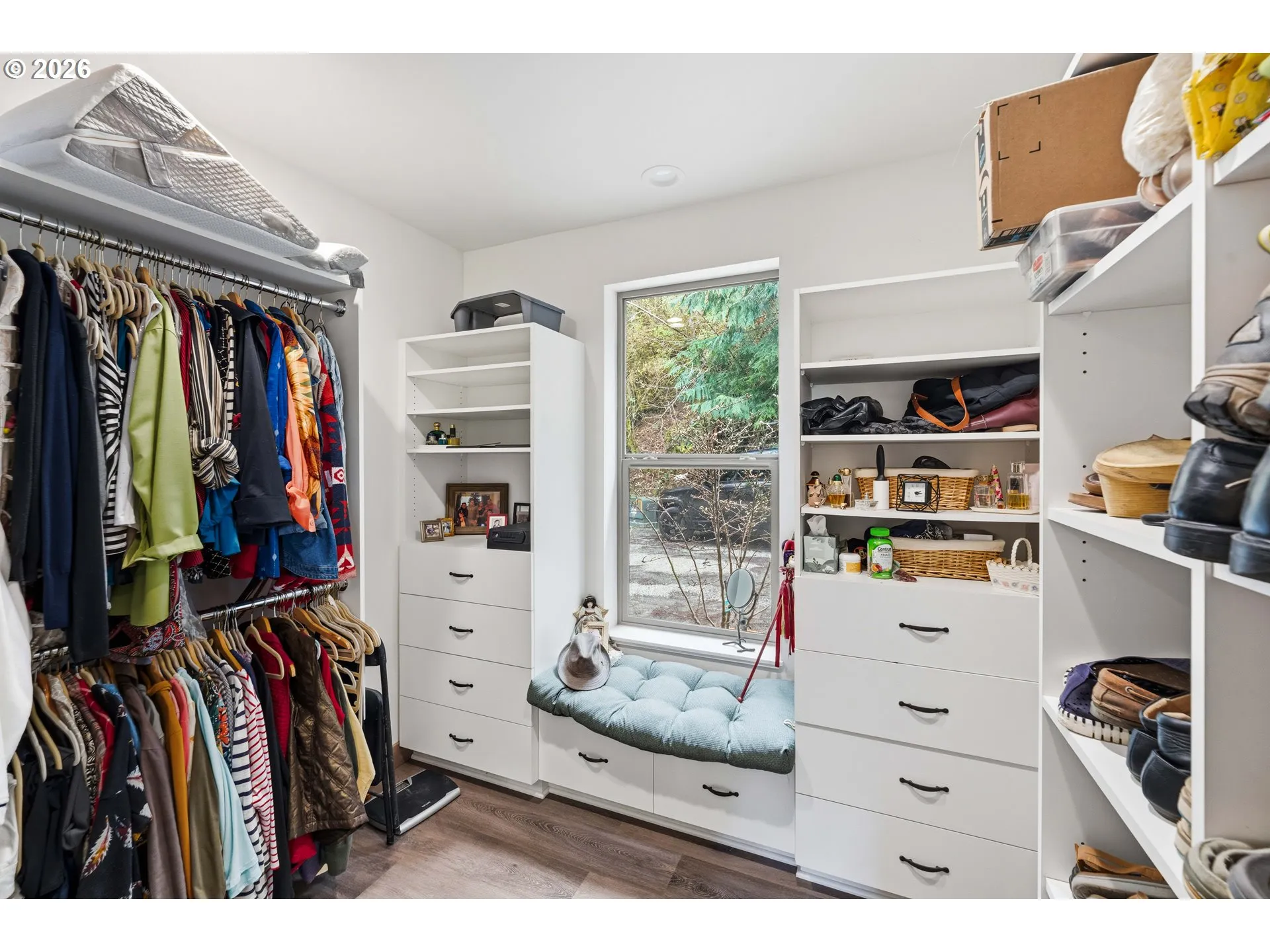 Bathroom, Attached-Walk-In Closet