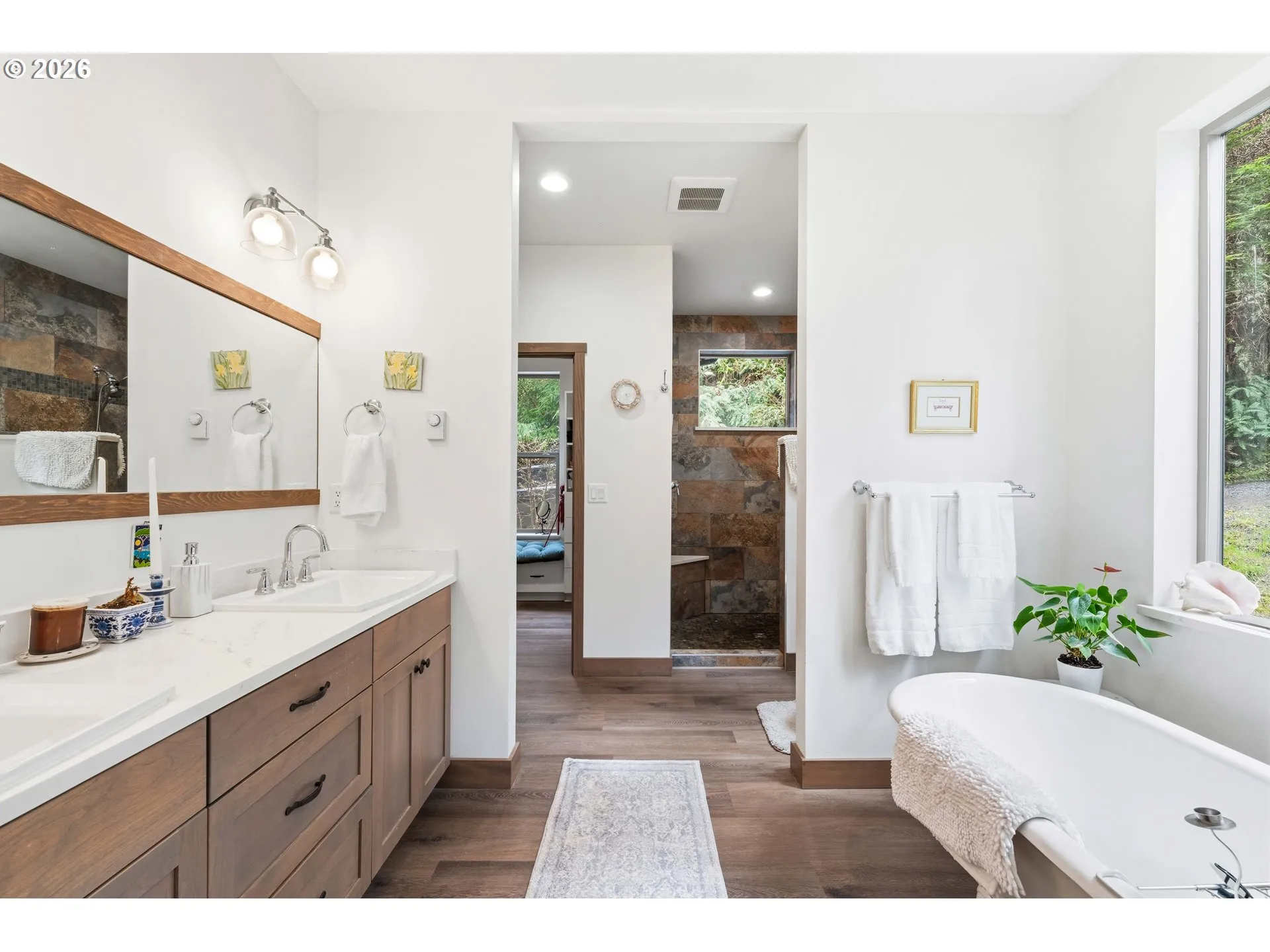 Bathroom, Attached-Main