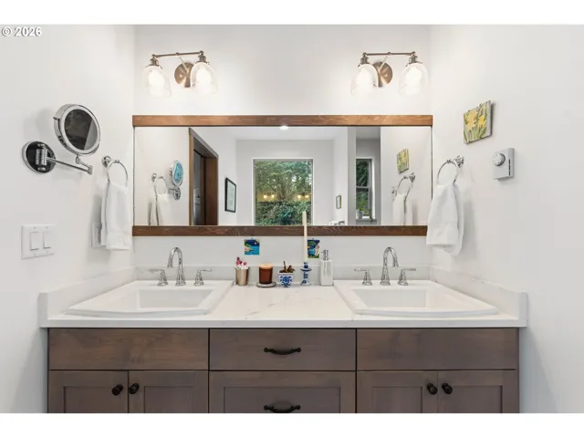 Bathroom, Attached-Double Sinks