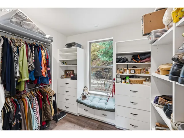 Bathroom, Attached-Walk-In Closet
