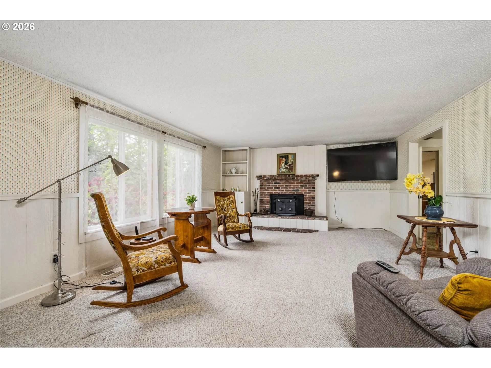 Living Room-Fireplace