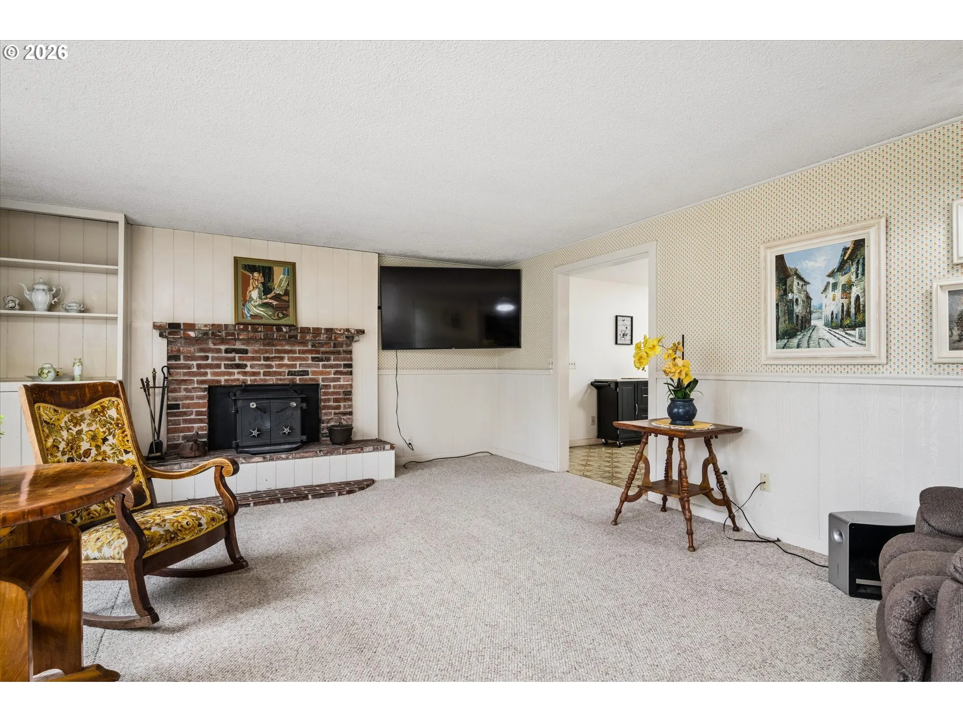 Living Room-Built-In Shelving