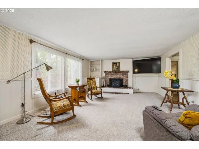 Living Room-Fireplace