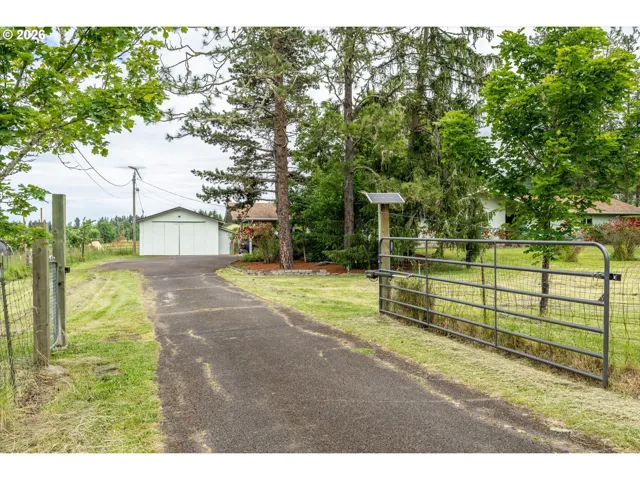 Driveway-Gated